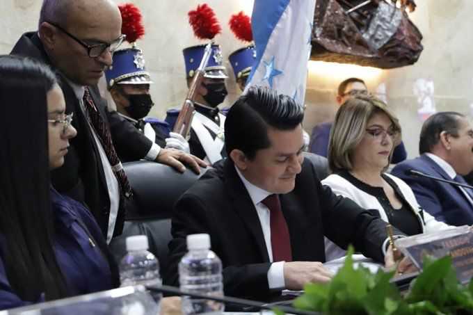 ¡Ejemplar! ¡Pro secretario del CN Fabricio Sandoval autoriza revisión de sus bienes por CNBS!